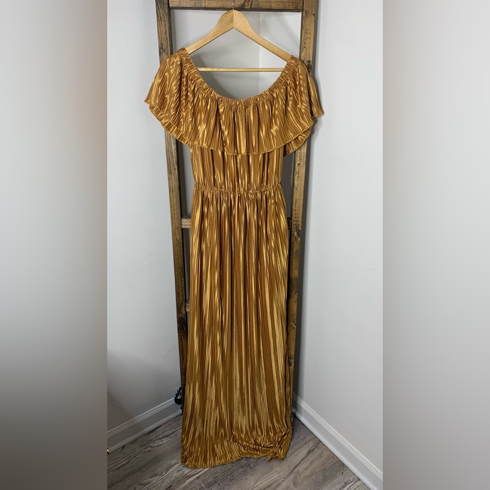 Hem & Thread Elegant Gold Off-Shoulder Maxi Dress Size S